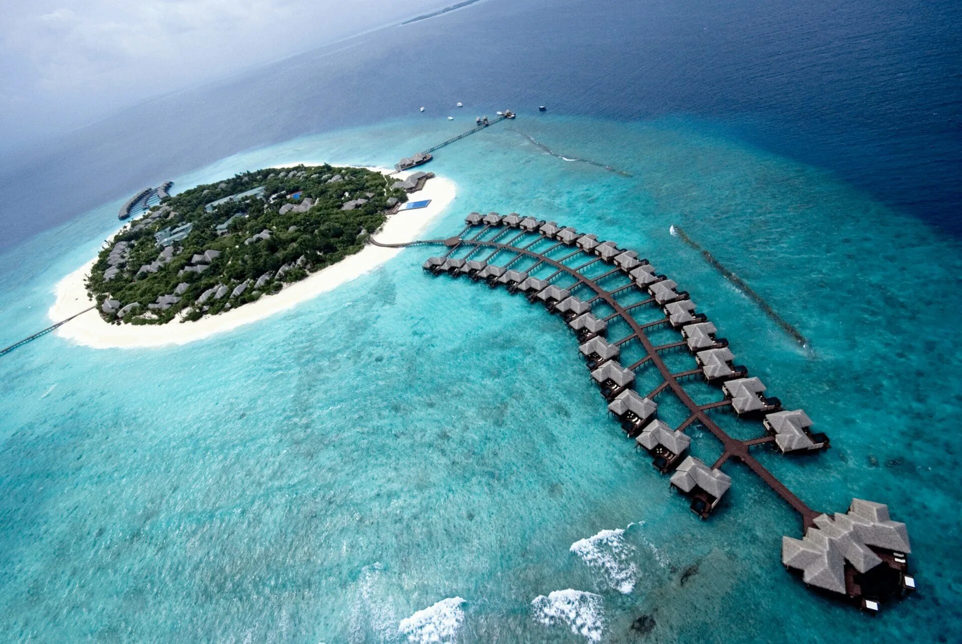 Второй остров в мире. Хаа Алифу Атолл Мальдивы. Мальдивы Гаафу-Дхаалу. Остров Ган Мальдивы. Аэропорт gan Мальдивы.
