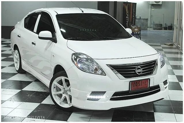 простенько но со вкусом - Nissan Almera V (G11/15), 1,6 л, 2013 года стайлинг DR