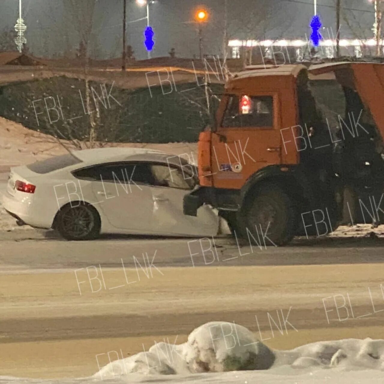 Чп в ленинске. Ленинск-Кузнецкий авария 27 декабря. Чепе Ленинск Кузнецкий. Иномарка влетела в КАМАЗ С кирпичами.