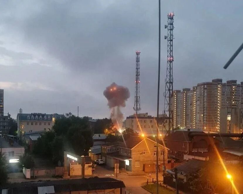 Татарстан дрон взрыв. Взрыв здания. Взрыв в Краснодаре 2023. Взрыв в центре Краснодара. Над городом.