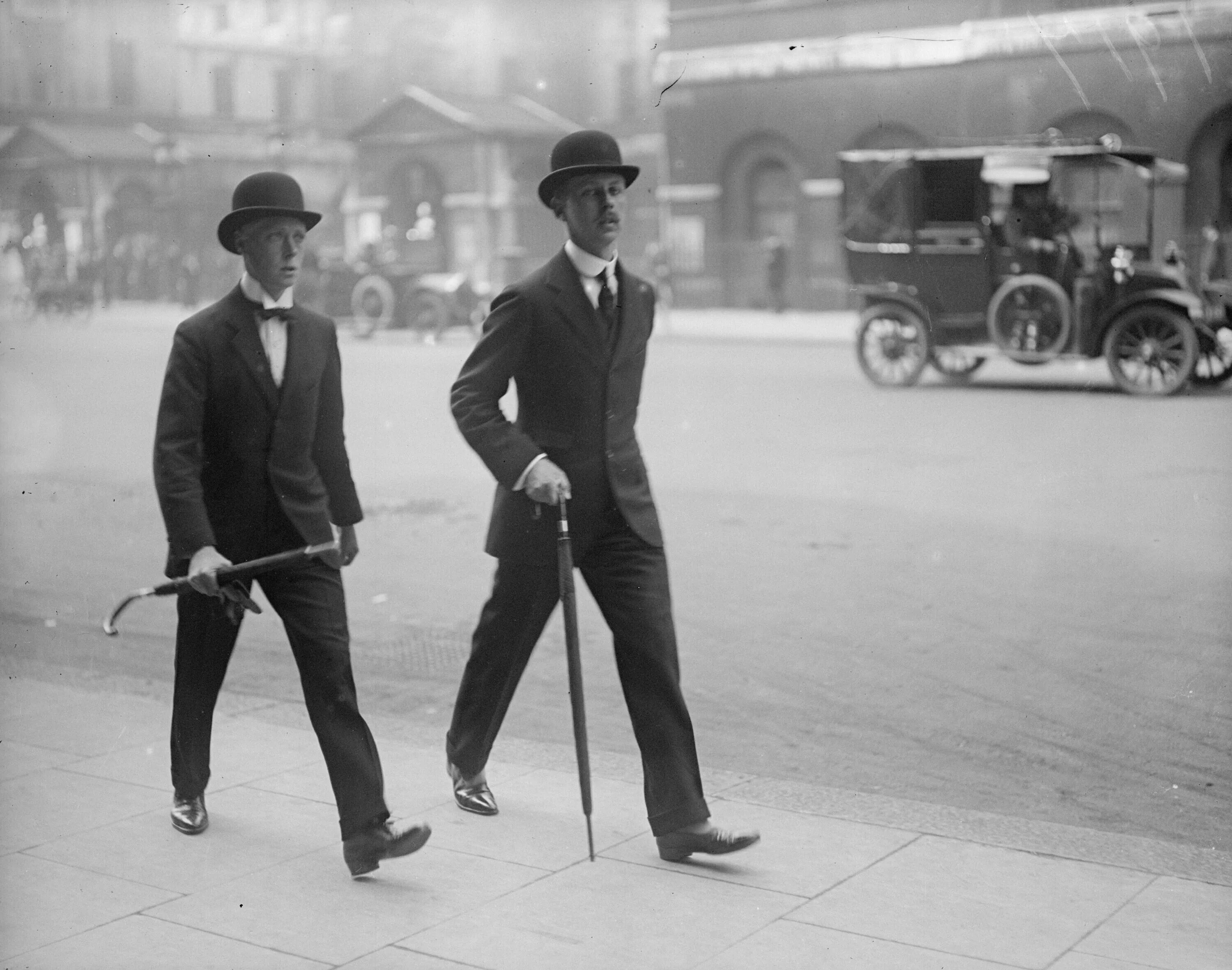 Час джентльмена. Джентльмен с тростью 19 век. Лондонский Денди 19 века. Человек с тростью. Трость джентльмена.