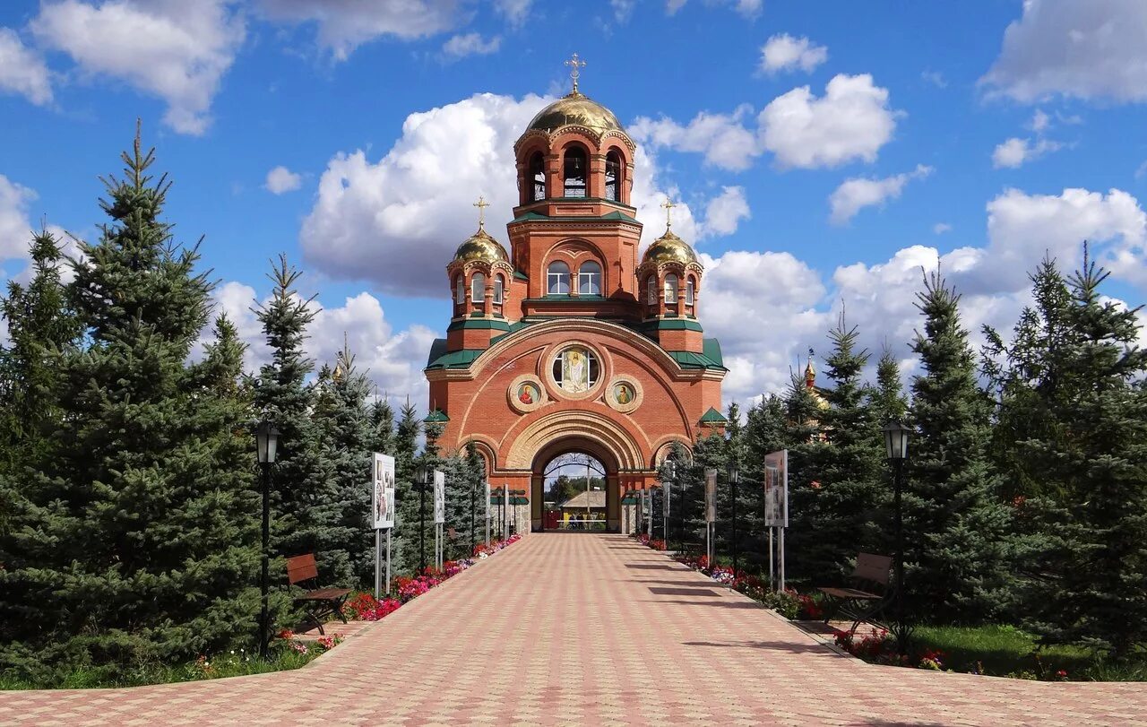 Оренбургская область поселок троицкое. Оренбургская область поселок троицкое. Саракташ обитель милосердия. Саракташский кремль. Оренбургская область поселок троицкое.