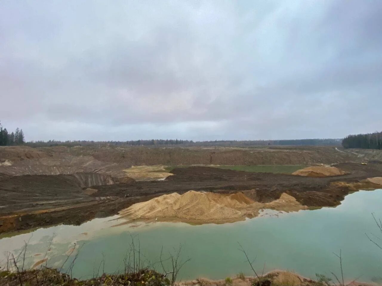 Карьер петрово. Борисовский карьер калужская область. Лужский каньон мальдивы. Черемшанский карьер верхний уфалей черемшанский смотровая площадка. Песчаные карьеры великодворье владимирской.