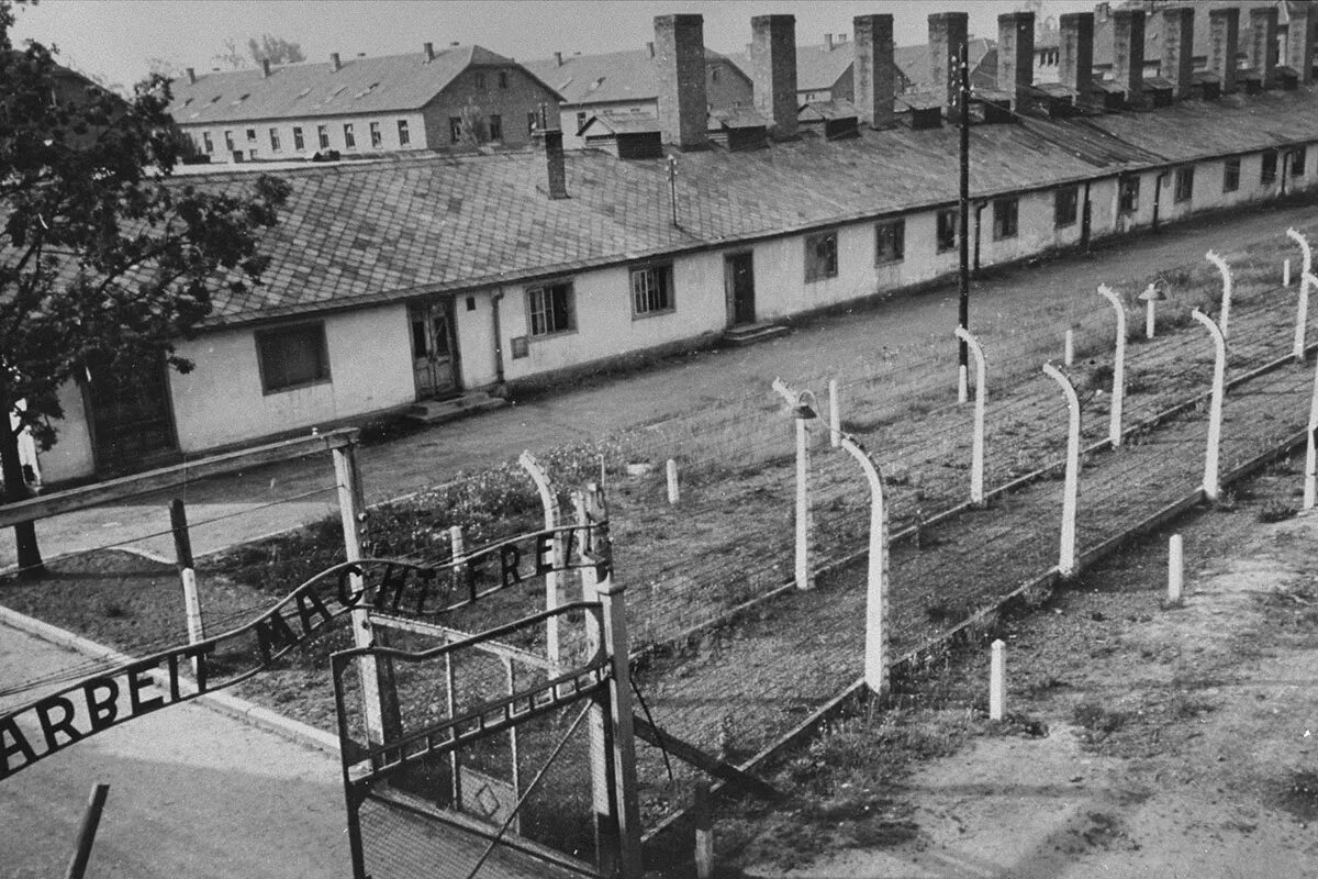 Концентрационный лагерь дахау освенцим. Концлагерь дахау дети узники. Берген-бельзен аннелизе кольманн. Включи концлагерь. Концентрационный лагерь майданек печи.