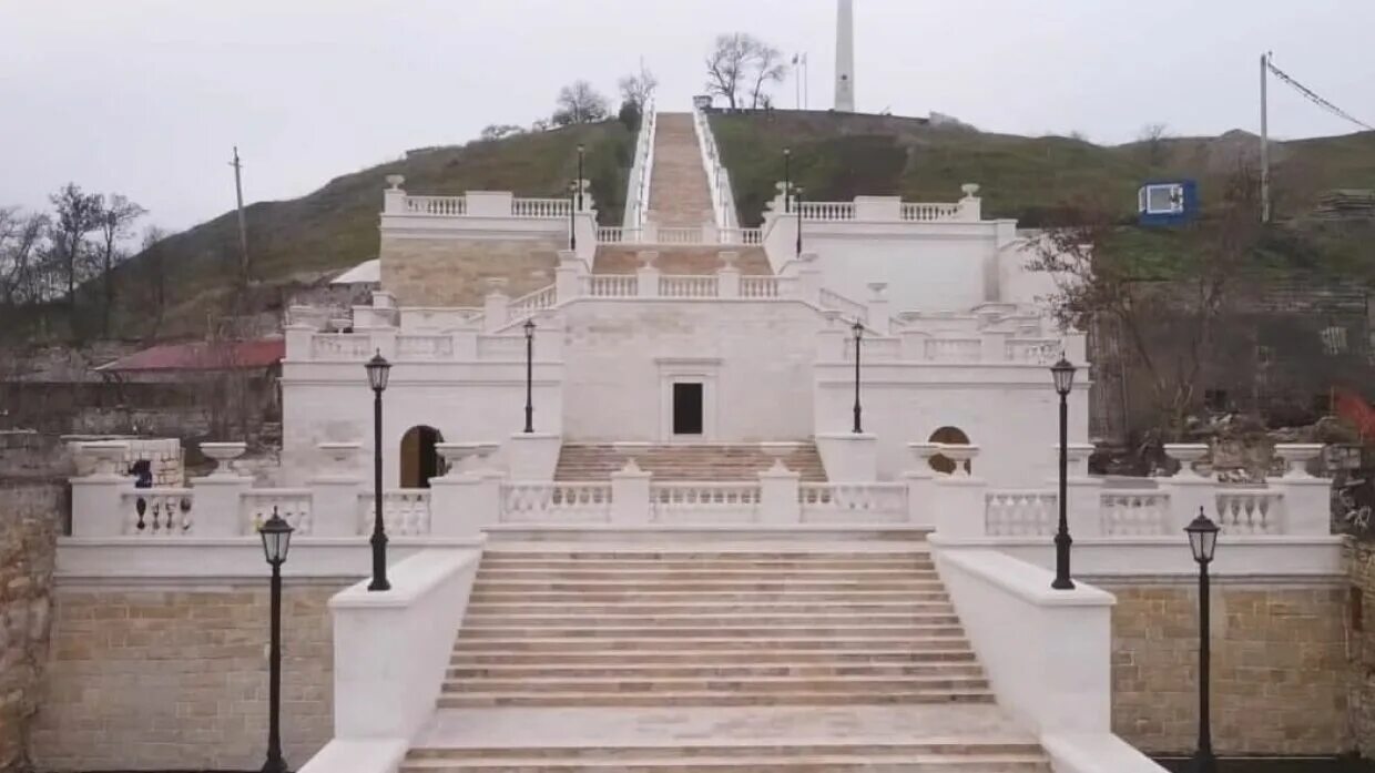 митридатские лестницы керча. большая митридатская лестница керчь. митридатская лестница в керчи. лестница на гору митридат в керчи. керчь.