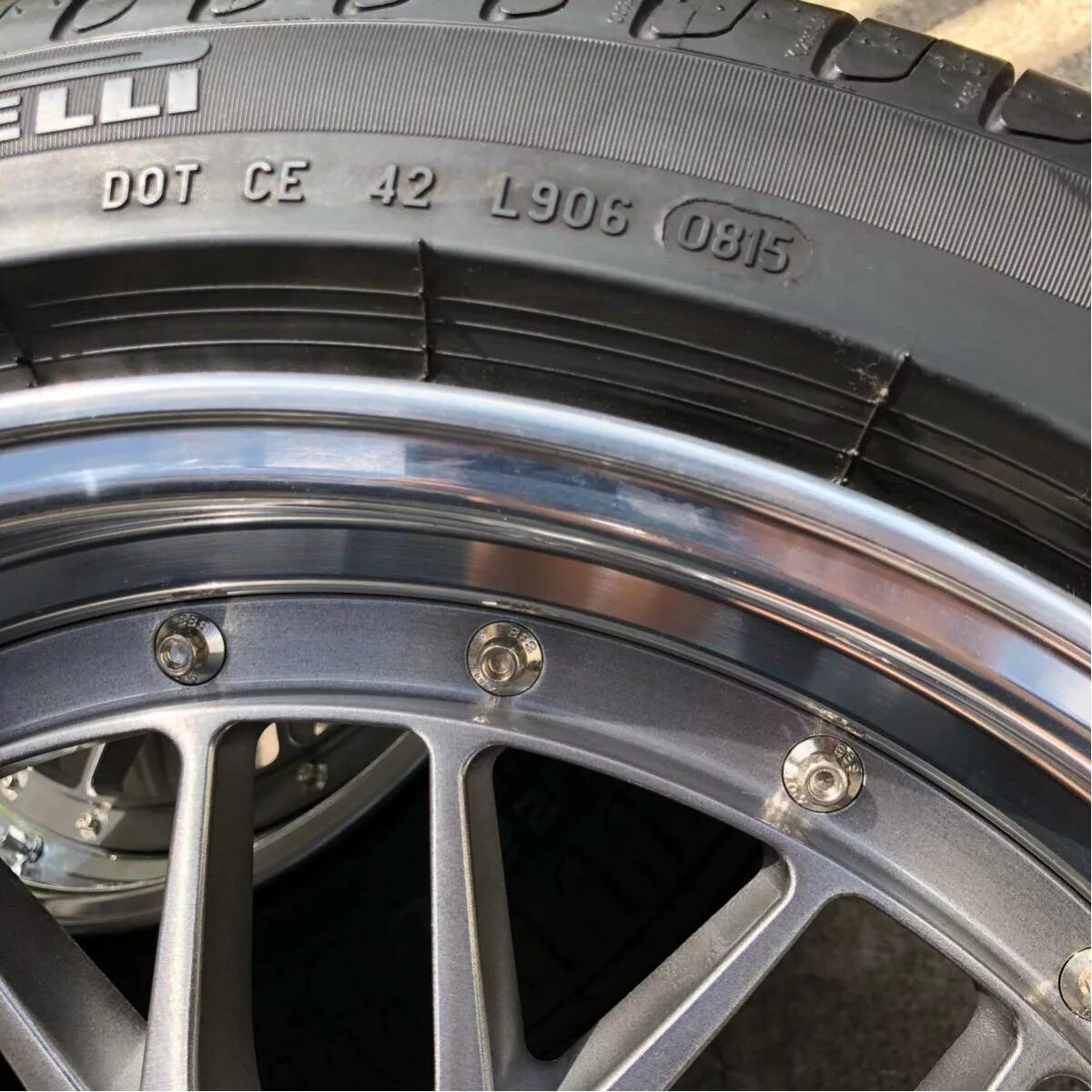 Купить шины ранфлет. Pirelli 225 40 9,5j. Резина RUNFLAT. Резина 18 RUNFLAT. Маркировка Ранфлет на шинах.