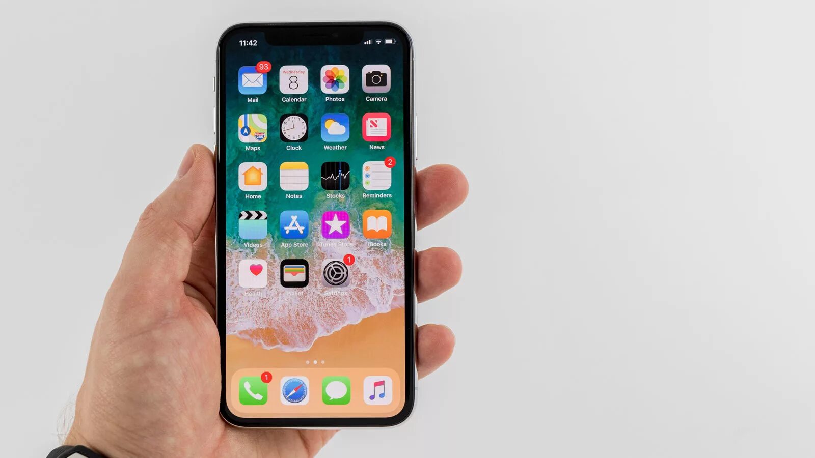 Почему айфон стоит дешево. Iphone x. iphone x 2017. айфон 10 в руке. айфон 12 про 2019.