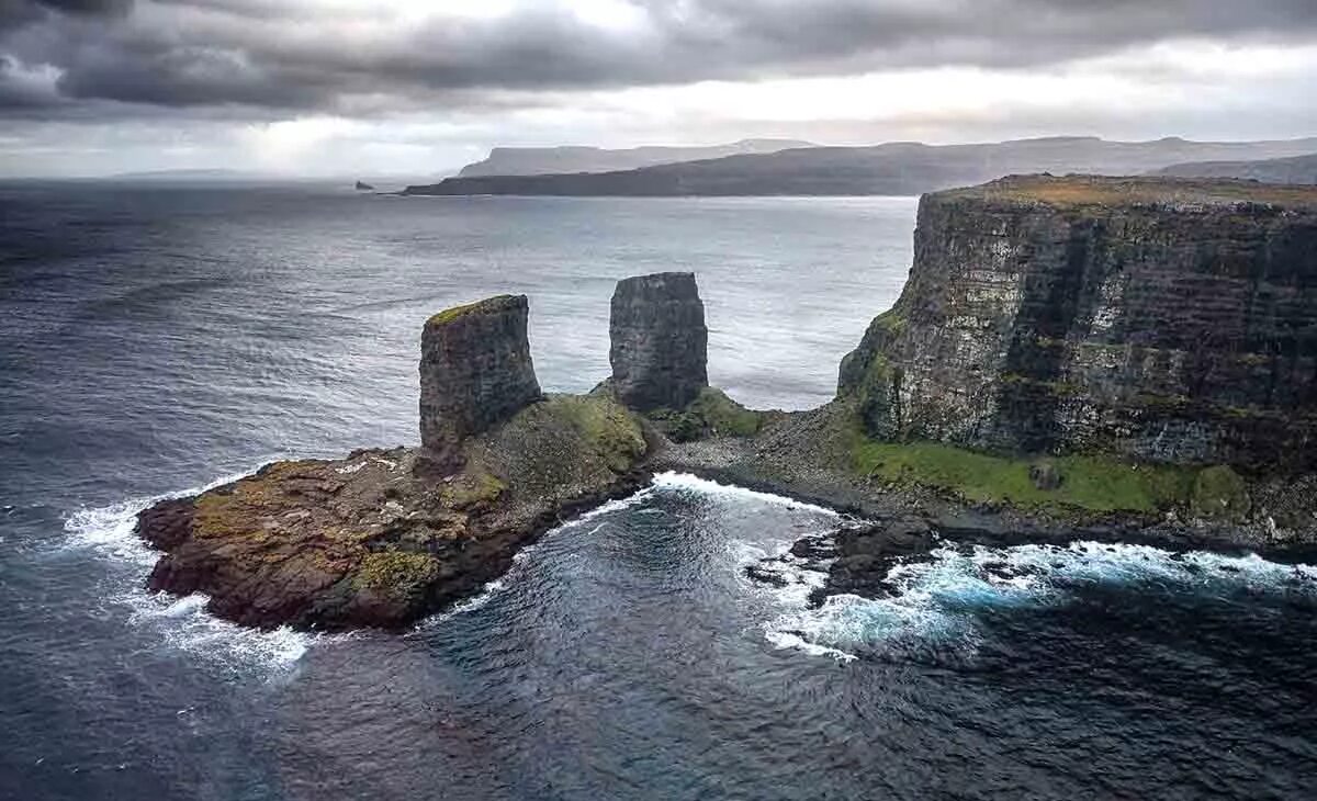 Амстердам (остров, индийский океан). Порт о франс кергелен. Французские южные территории. Острова кергелен французские южные территории. Кергелен бухта одьерн.