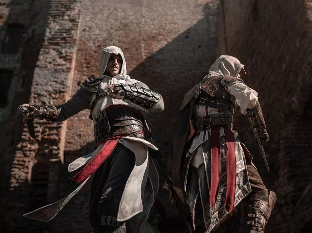 Assassin&#039;s creed 2 альтаир. Assassins creed 2 альтаир. assassins creed 1 альтаир и эцио. альтаир ассасин косплей. assassins creed альтаир и эцио.