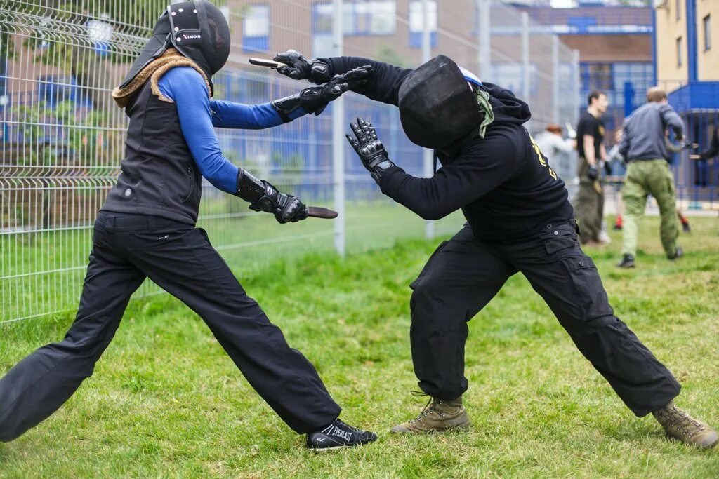 Драка на ножах. Драка на ножах. Драка на ножах. Ножевой бой для детей. Драка на ножах.