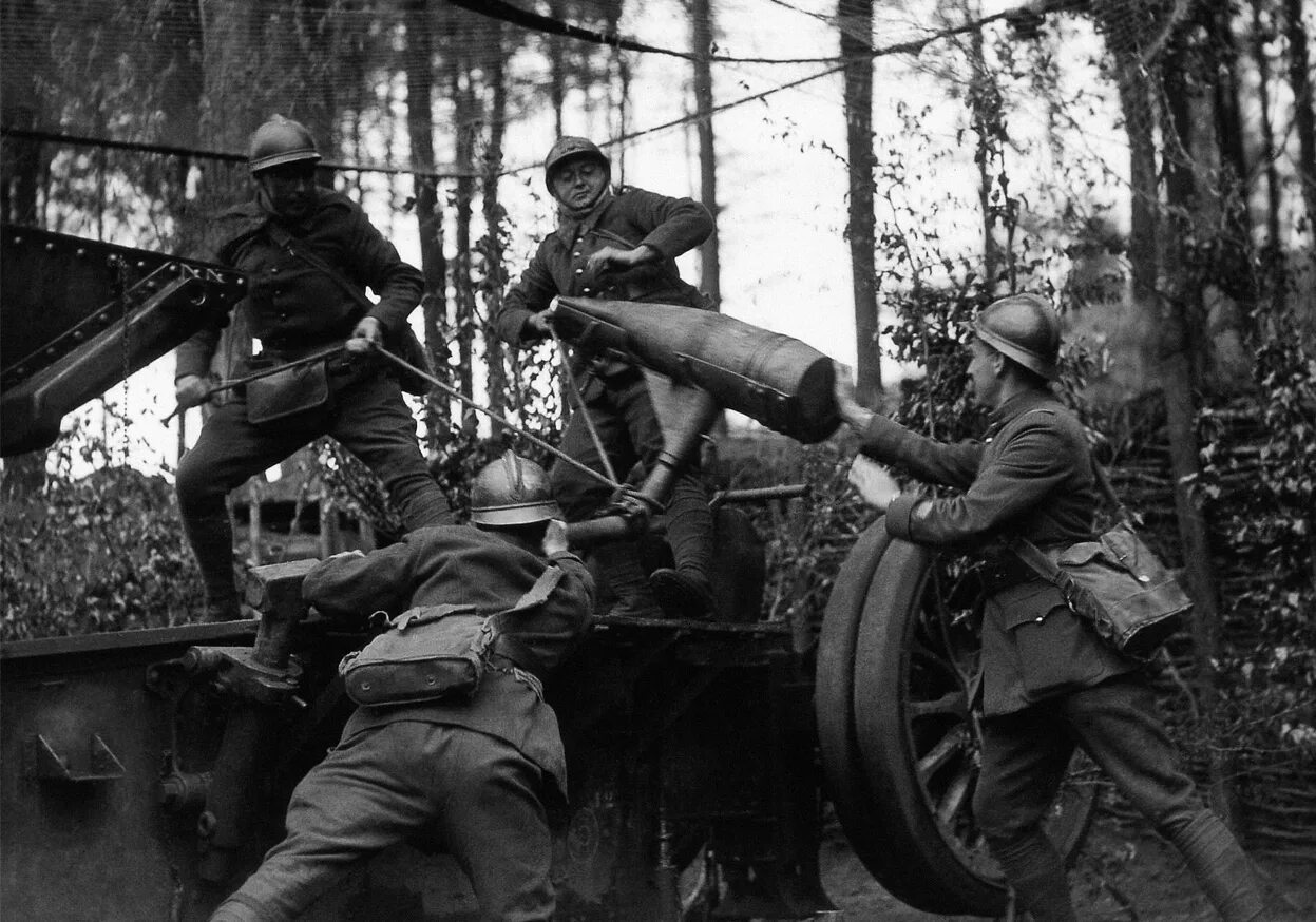 Годы второй мировой войны и великой отечественной. Французский солдат ww2. Французские солдаты второй мировой 1940. Французские артиллеристы 1940. Бои во Франции 1940.