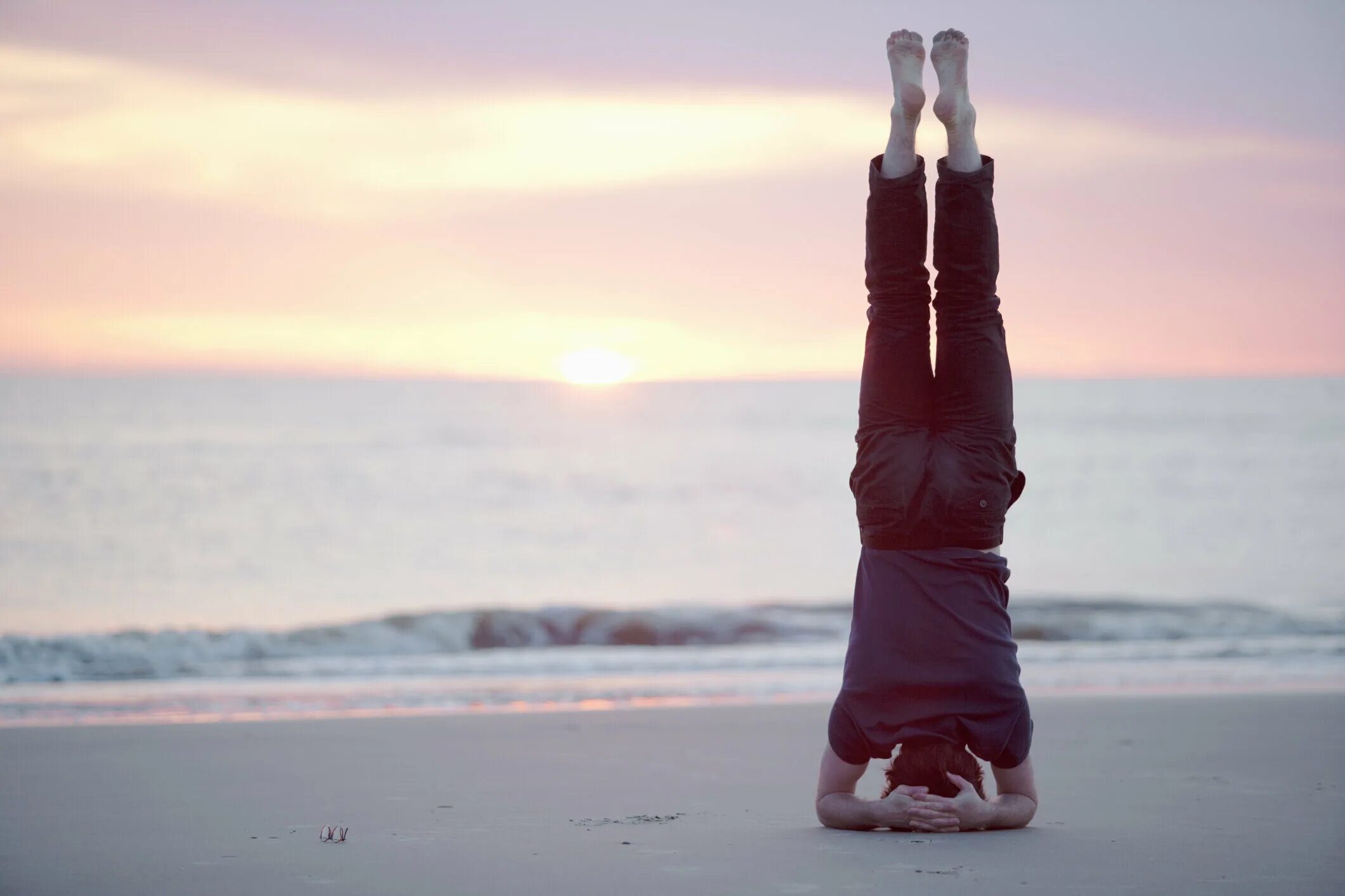 Вверх ногами. Девушка-море. Человек вверх ногами. Вниз головой. Фотосессия вниз головой.