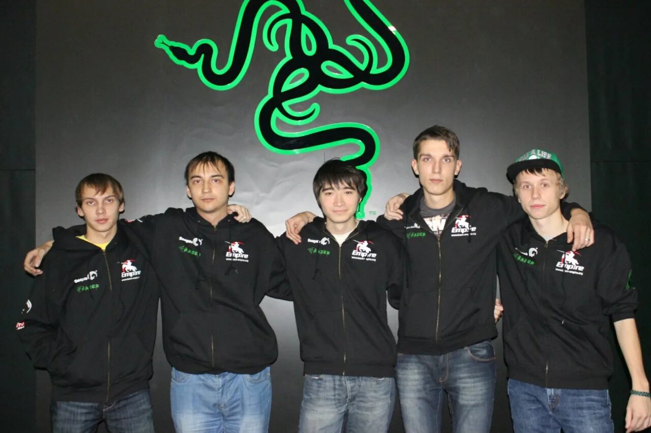 Футболка dota 2 international. Fnatic 2021 состав. Команды по доте. Team tea dota. Китайские киберспортсмены дота 2.