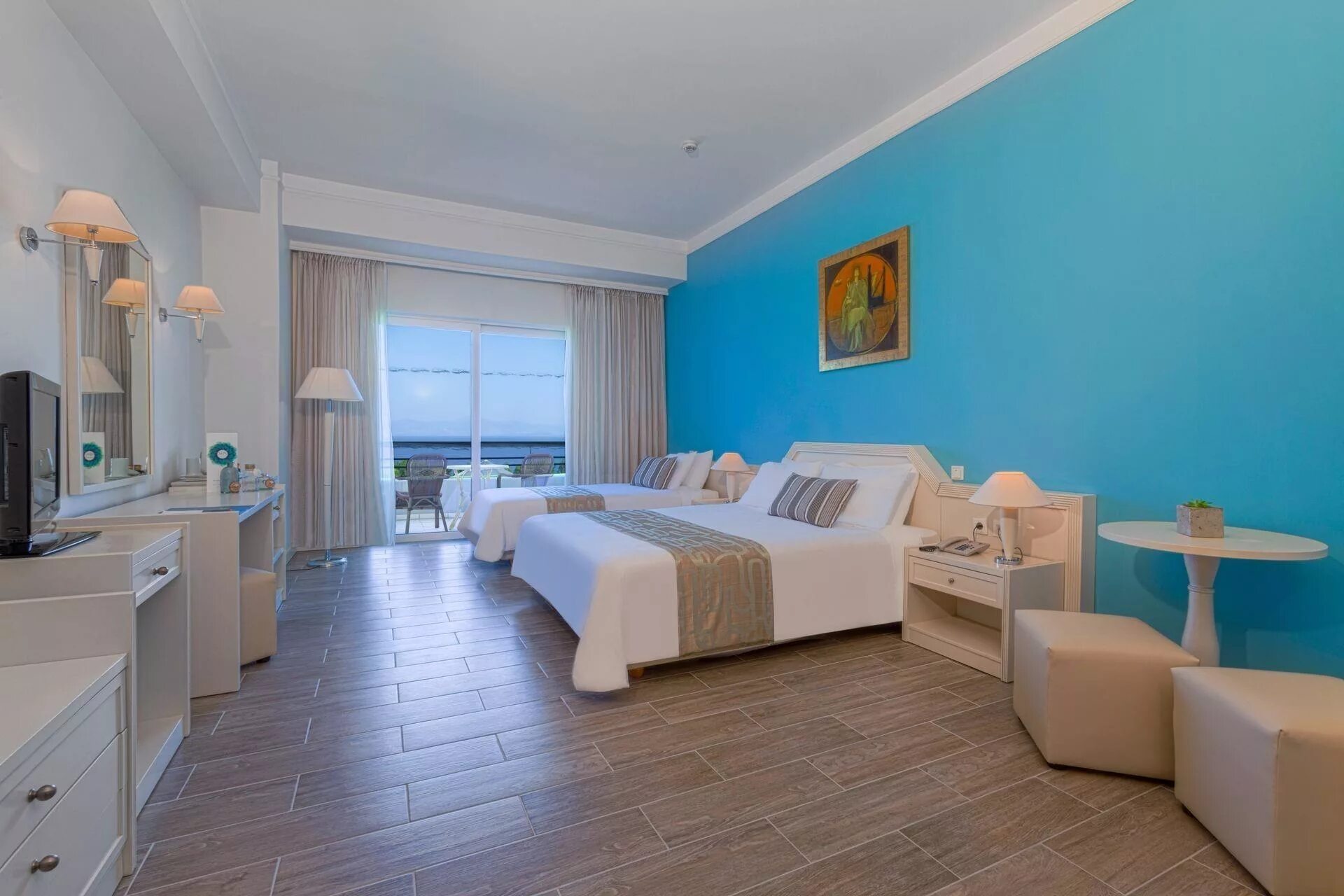 Panorama suites. Сьют "ultimate panoramic suite на оазисе. Санторини панорама фото. Санторини номера. Panorama suites.