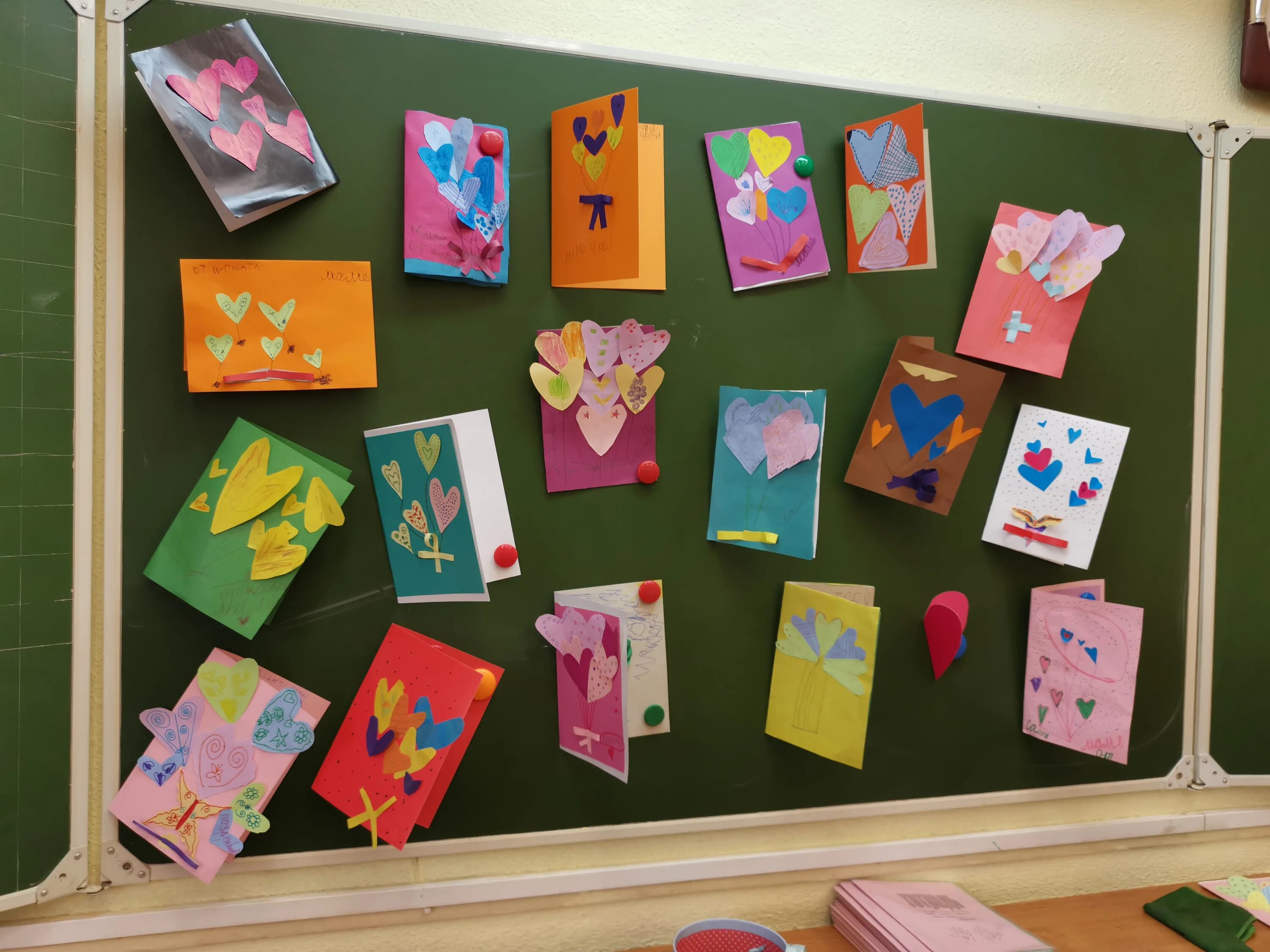 сценарий ко дню матери в школе. плакат ко дню матери. стих на день мамы. сценарий ко дню матери. интересные акции ко дню матери.