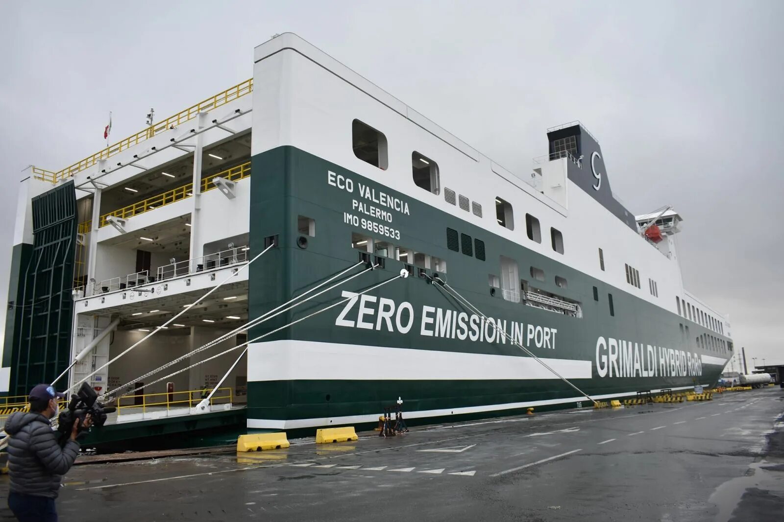 ролкер ро ро. ро ро реквизиты. ролкер ро ро. паром ро ро. камаз в порту.