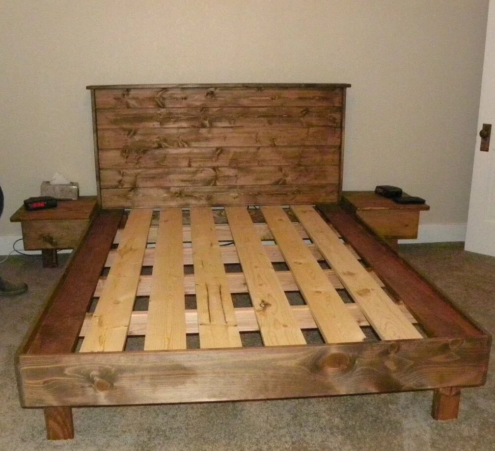 Самодельная кровать из дерева. Кровать деревянная. Кровать двуспальная деревянная. Кровать из брусков. Самодельная кровать.