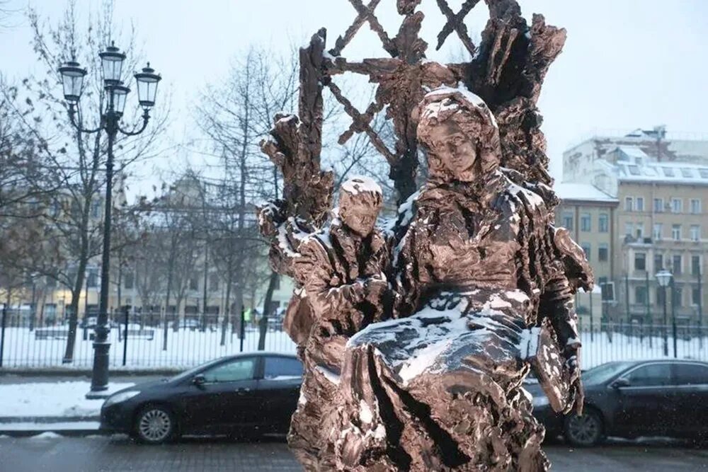 Памятник блокадному учителю в санкт-петербурге. Памятник учителям блокадного ленинграда в санкт-петербурге. Соляной переулок санкт петербург памятник учителю. Памятник блокадному учителю в соляном переулке. Памятник блокадному учителю в санкт-петербурге.