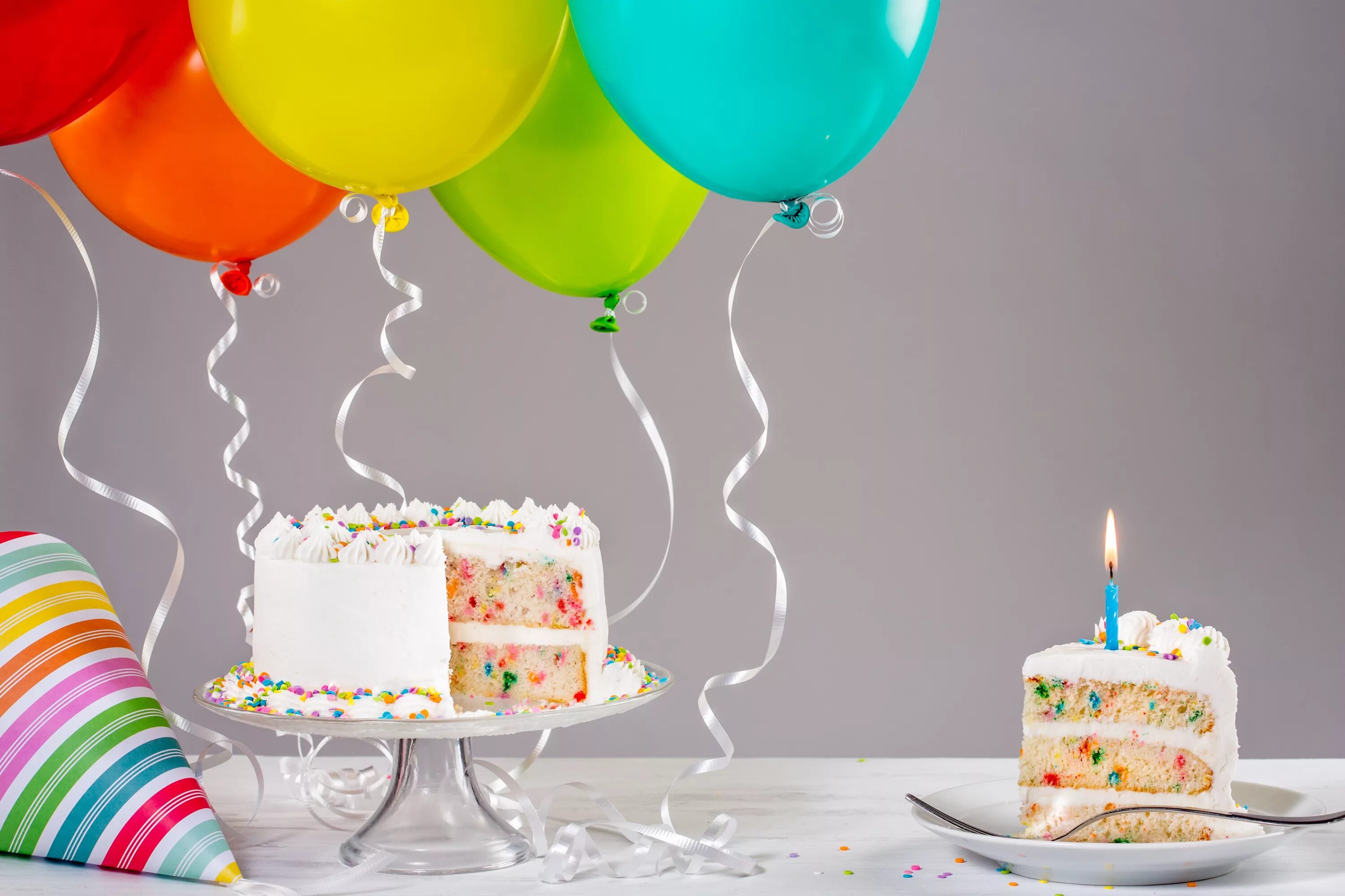 A birthday. С днем рождения. Торт с днем рождения!. Открытки с тортом и шарами. Фон с днем рождения.