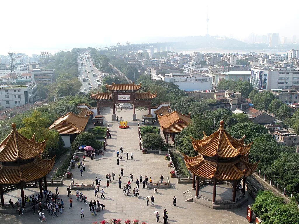 Тн китай. Храм юаньтун, Куньмин. Монастырь в Ухане. Город Хубэй в Китае. Храм Конфуция Харбин.