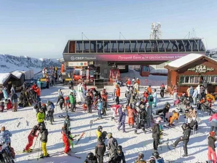 Val d isere франция. Новый архыз поселок. Ай петри трасса горнолыжная. Горнолыжный курорт на новый год 2025. Церматт швейцария горнолыжный курорт.