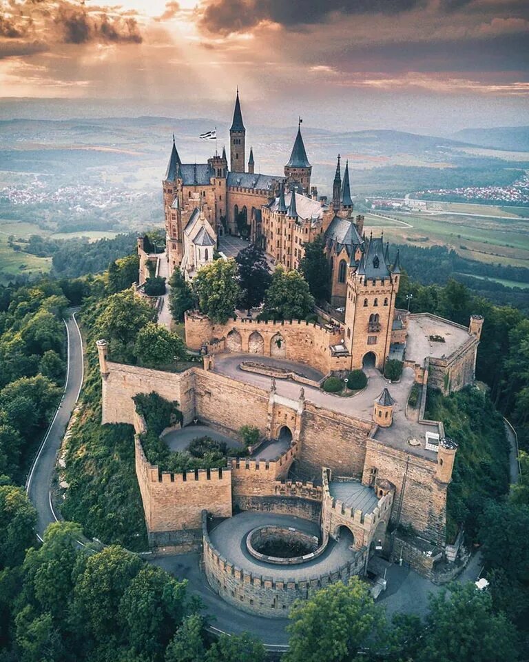 А что такое замок. Замок гогенцоллерн (hohenzollern_castle). замок в баден бадене.