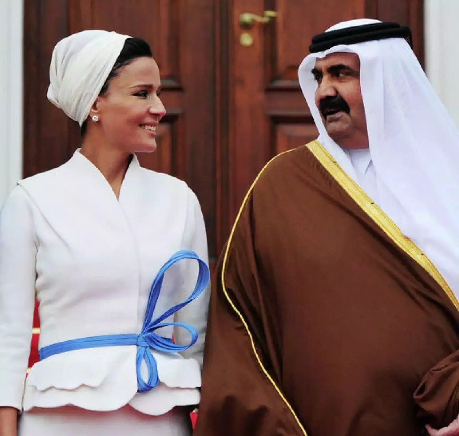 Жена ближнего. Шейха Моза. Хамад Бин Халифа Аль Тани первая жена. Моза шейха Катара. Первая леди Катара шейха Моза.