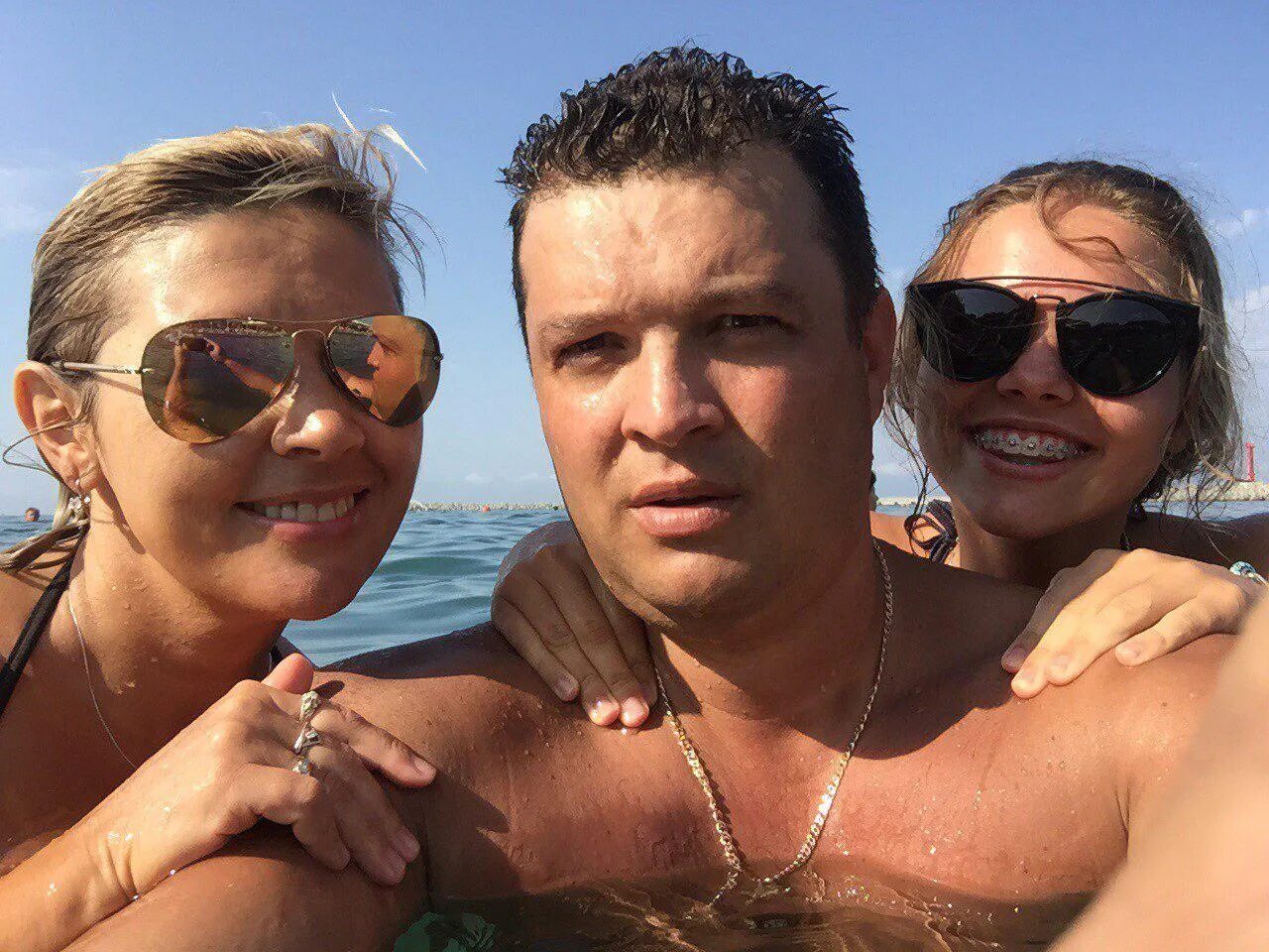 Что случилось с семьей неграш. Трагедия на волге 11. 2018 семья неграш похороны. Что случилось с семьей неграш. Неграш волгоград семья.