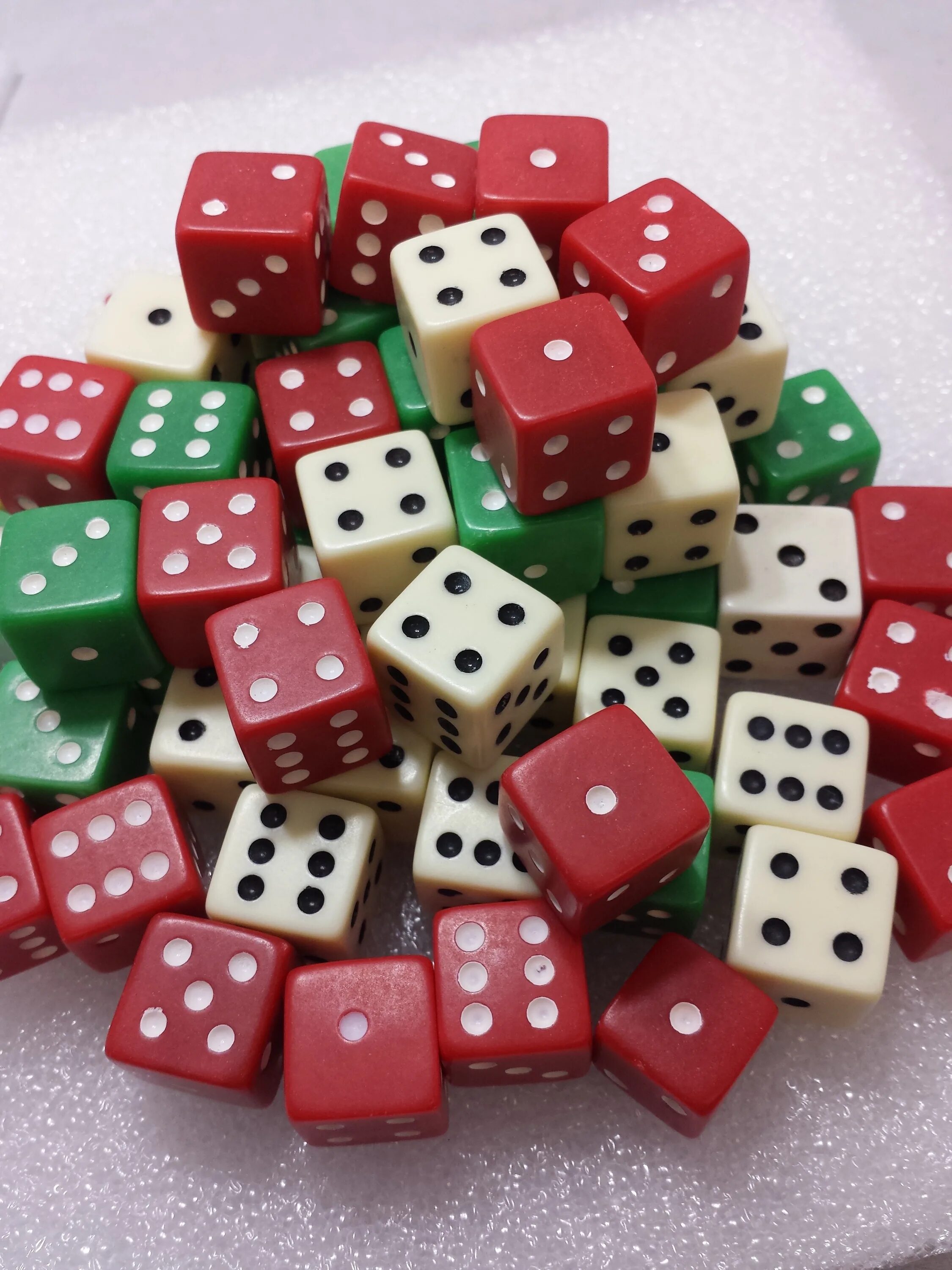 Игра зеленые кубики. Dice игра. Игральные кубики. Игровой кубик. Кубик кости.