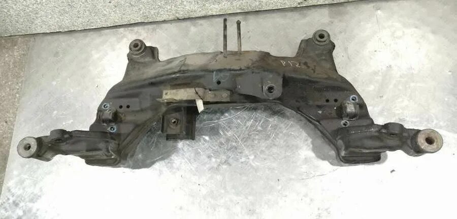 Подрамник ниссан примера. Балка передняя nissan primera p12 1. Замена подрамника nissan primera p12. Балка передняя ниссан примера р12. Nissan primera p12 подрамник с поперечиной.