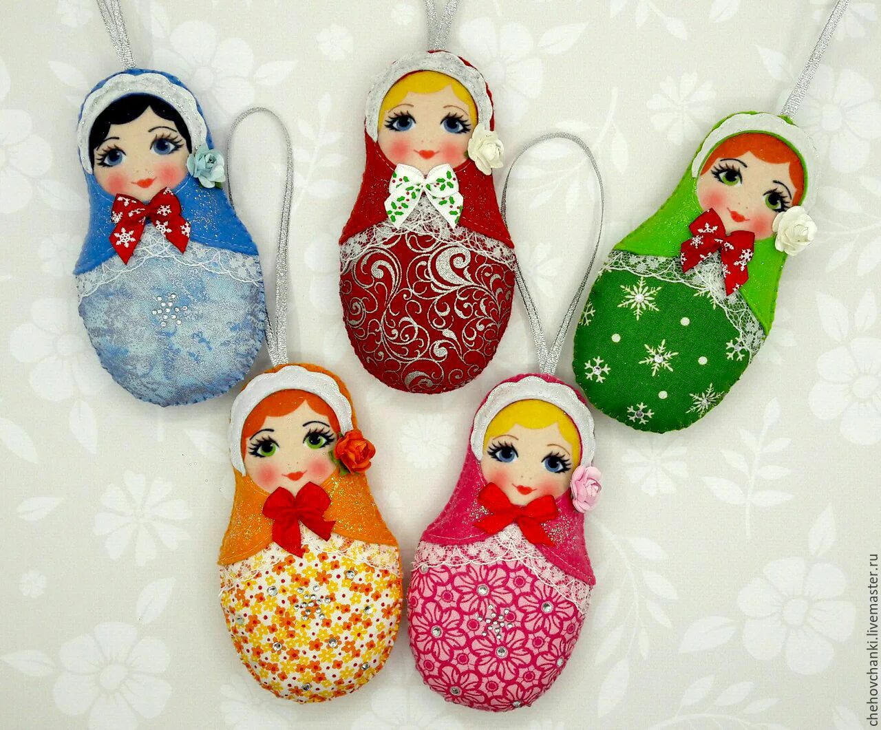 матрешка игрушка на елку. матрешка игрушка на елку своими руками. новогодняя игрушка матрешка. матрешка елочная игрушка из фетра. матрешки елочное украшение.