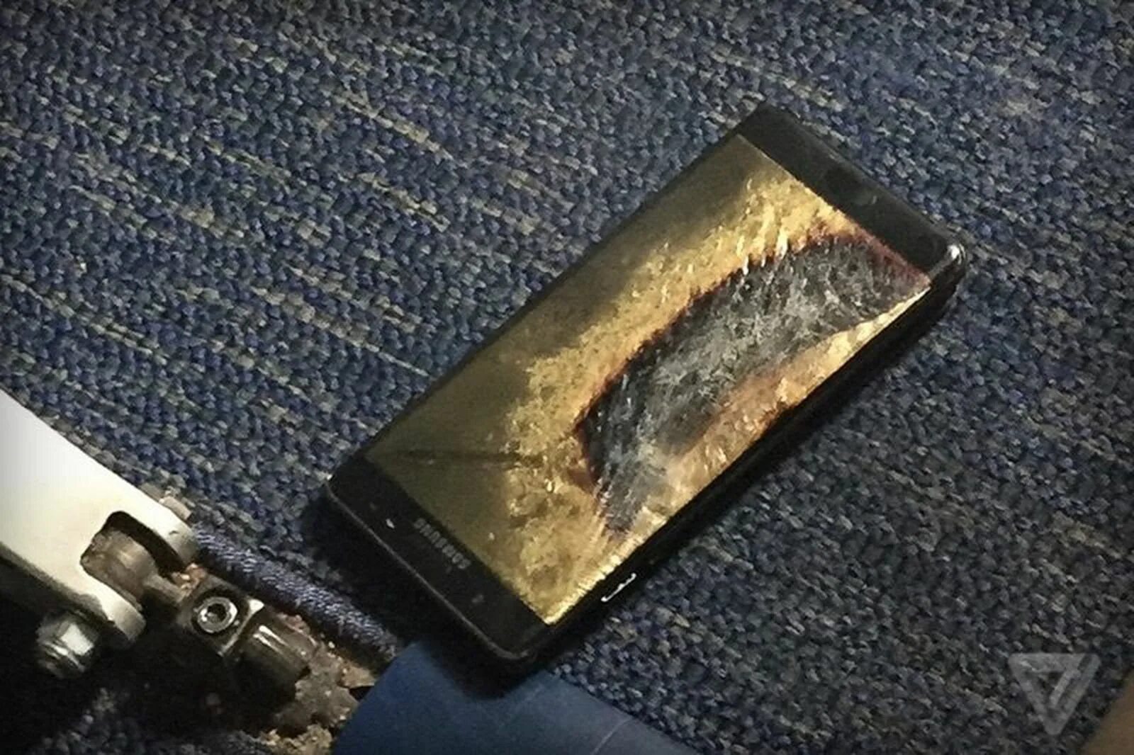 Патч ноут 7.36. Galaxy note 7 взрывается. самсунг ноут 7 взорвался. galaxy note 7 взрывается в самолете. самсунг нот 7 взрывается.
