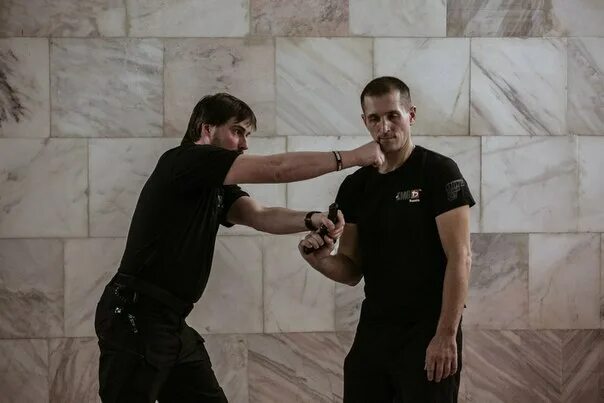 Средство самообороны крав мага. Самооборона брянск. Занятия по самообороне для женщин. Самооборона для женщин. Самооборона брянск.