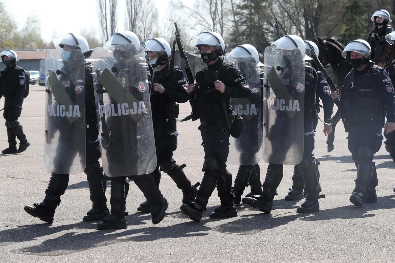 Комендант полиции польши. Комендант полиции польши ярослав шимчик. Польская полиция. Военная комендатура форма. В штаб квартире польши взрыв.