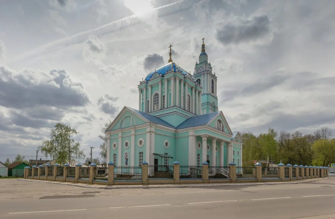 В усмани на 3 дня. Собор богоявления господня в усмани. богоявленский храм усмань. богоявленский храм в усмани липецкой области. храм село никольское усманский район.