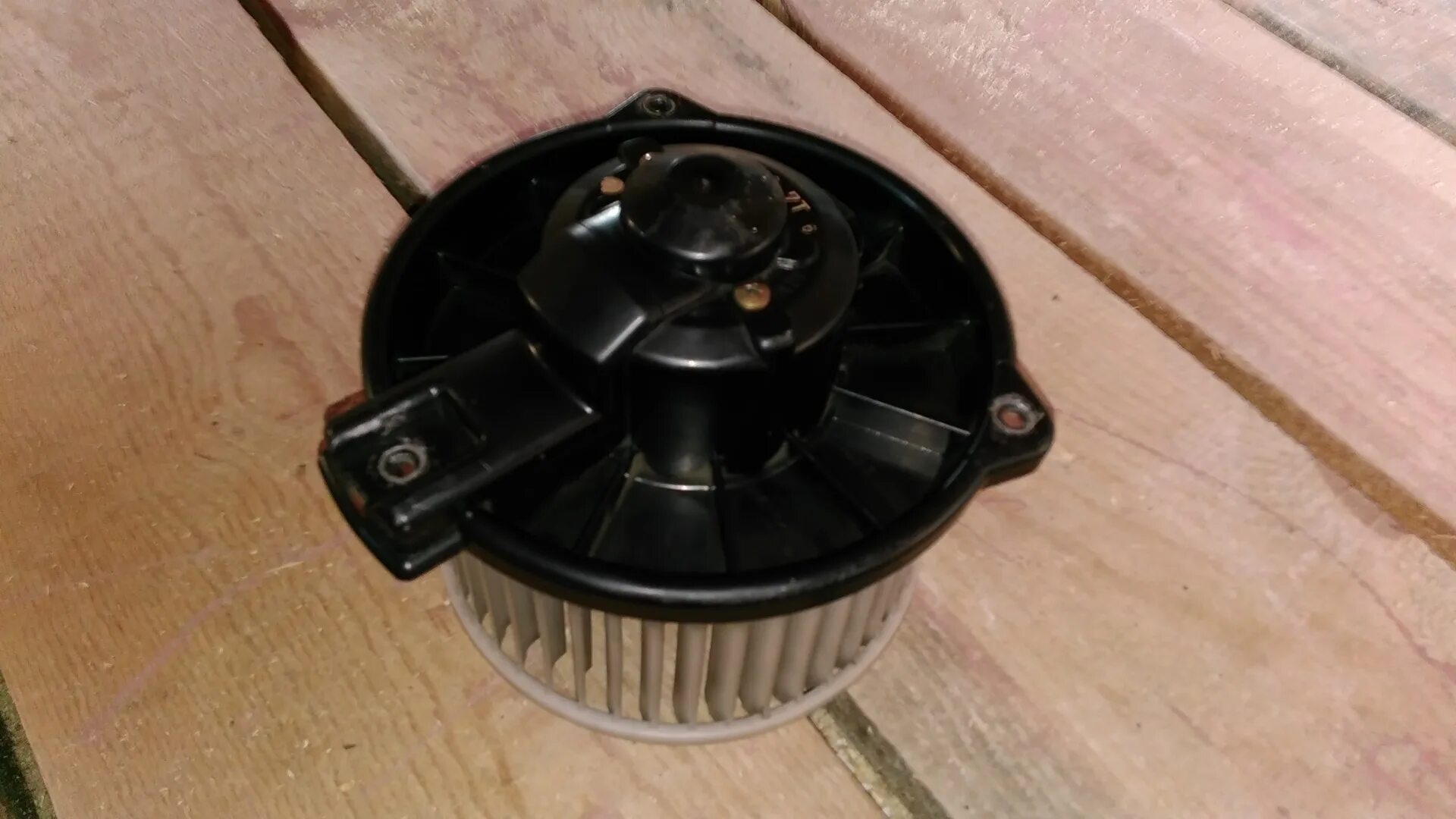 Вентилятор отопителя denso 5t1130100. Vw lt35 вентилятор печки. Гудит моторчик печки. Гудит моторчик печки. Моторчик печки тойота ярис.