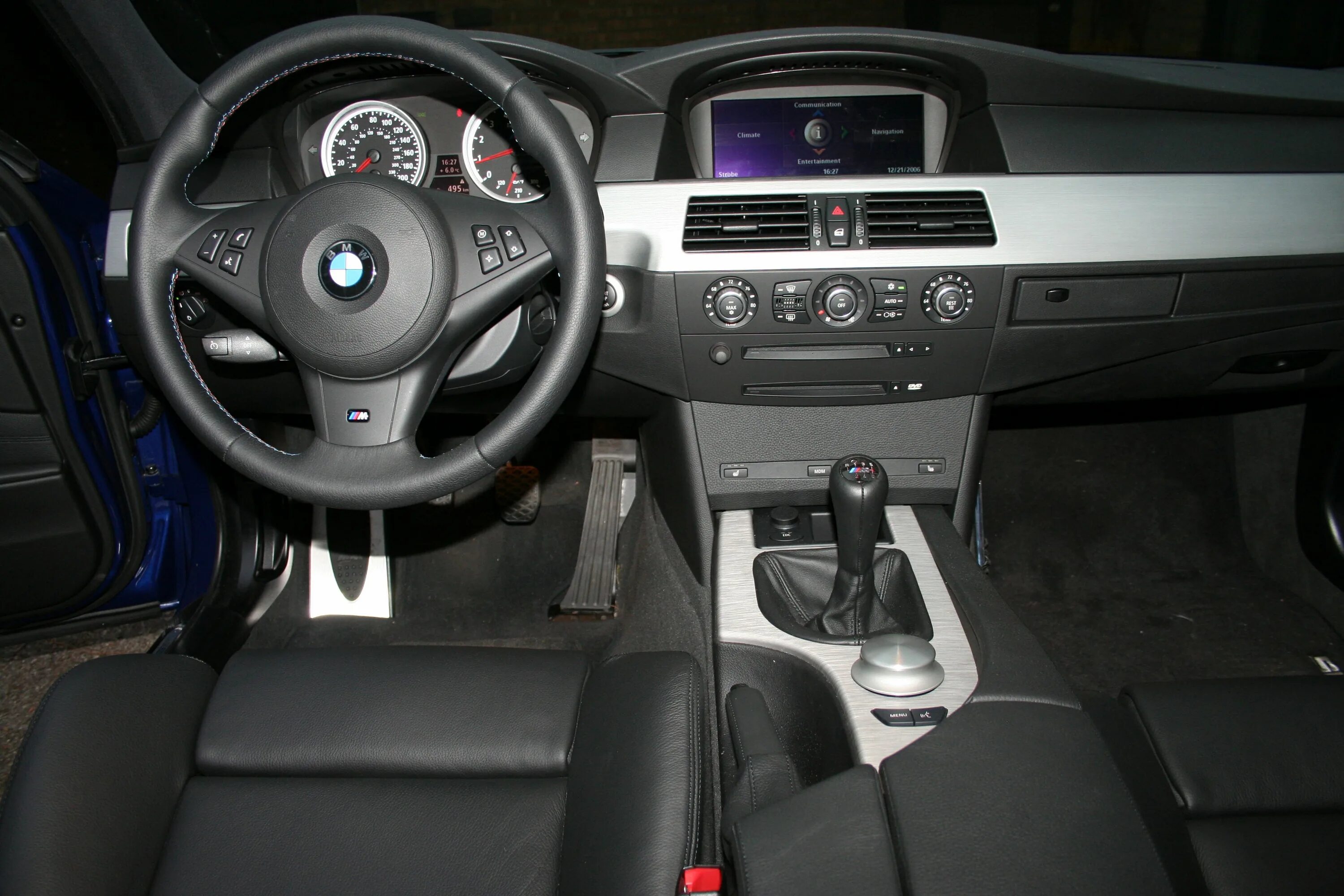 BMW e60 Interior. BMW 5 е60 салон. BMW m5 e60 салон. БМВ м5 е60 салон. Е60 2.5 бензин