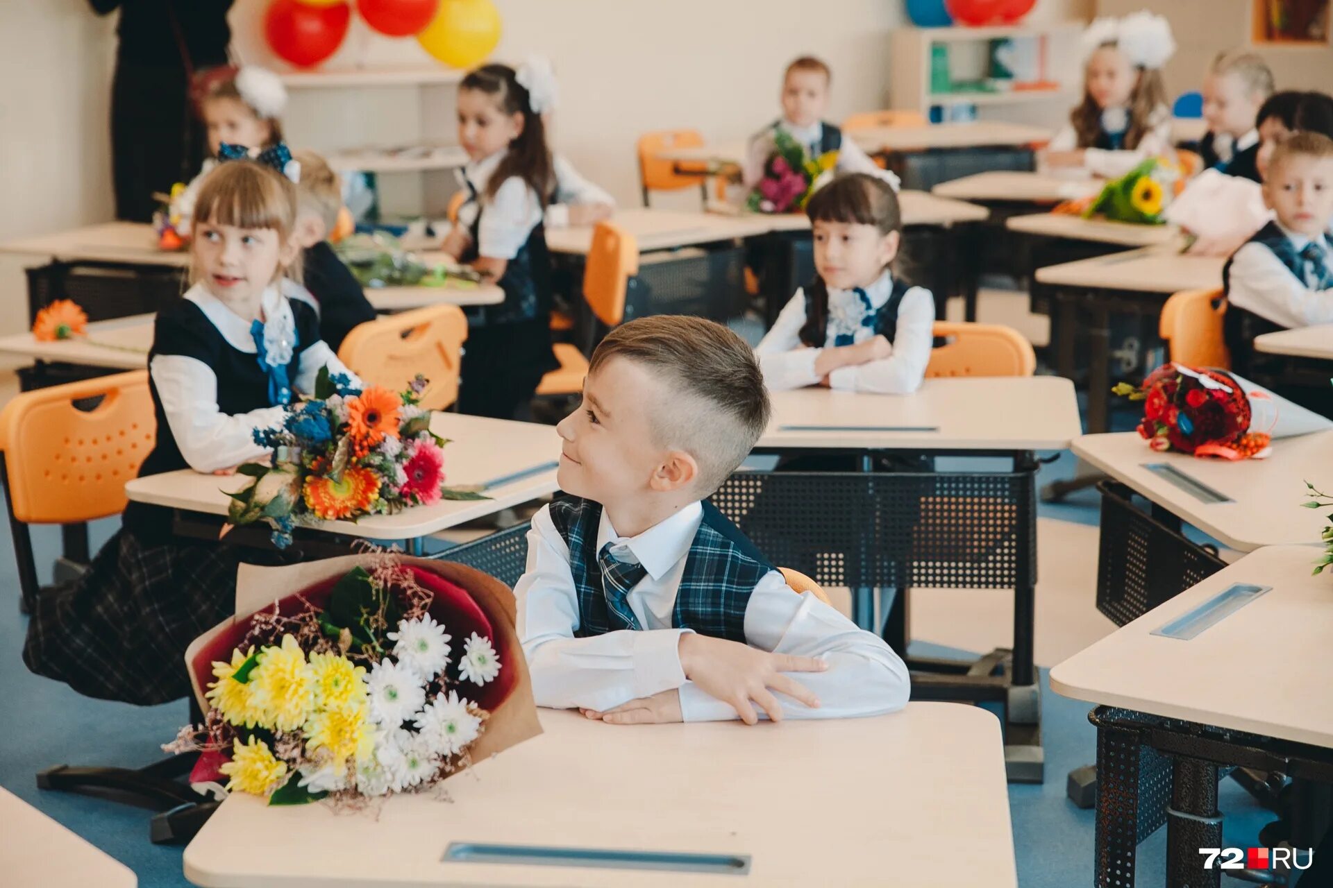 Первоклассник. Школа первоклассника. Первоклассники в классе. Школа первый класс. Занятия в школах 27