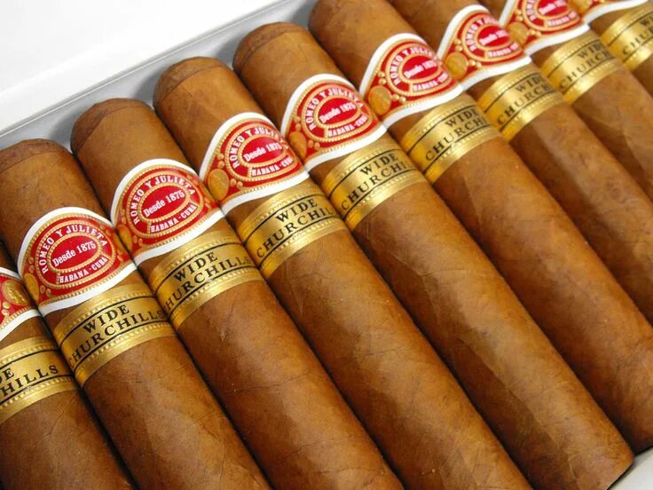 Сигары romeo y julieta wide churchills. Habana cuba сигары. Кубинские сигариллы cohiba. Кубинская сигара фото. Кубинские сигары гавана.