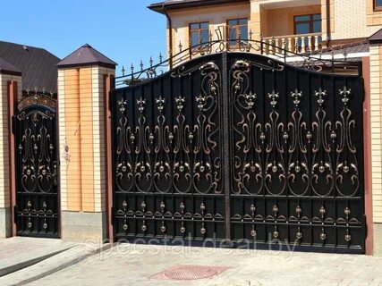 Ворота для частного дома с ковкой