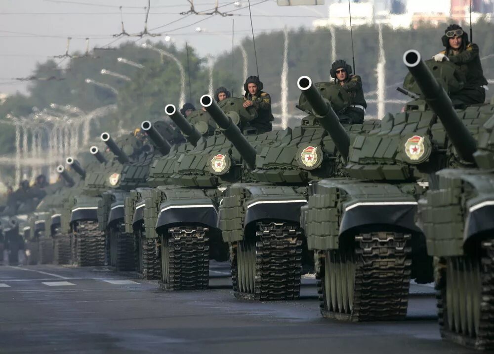 Танковые войска входят. Танковые войска. Танковые войска РФ. Колонна военной техники. Танковые войска России.