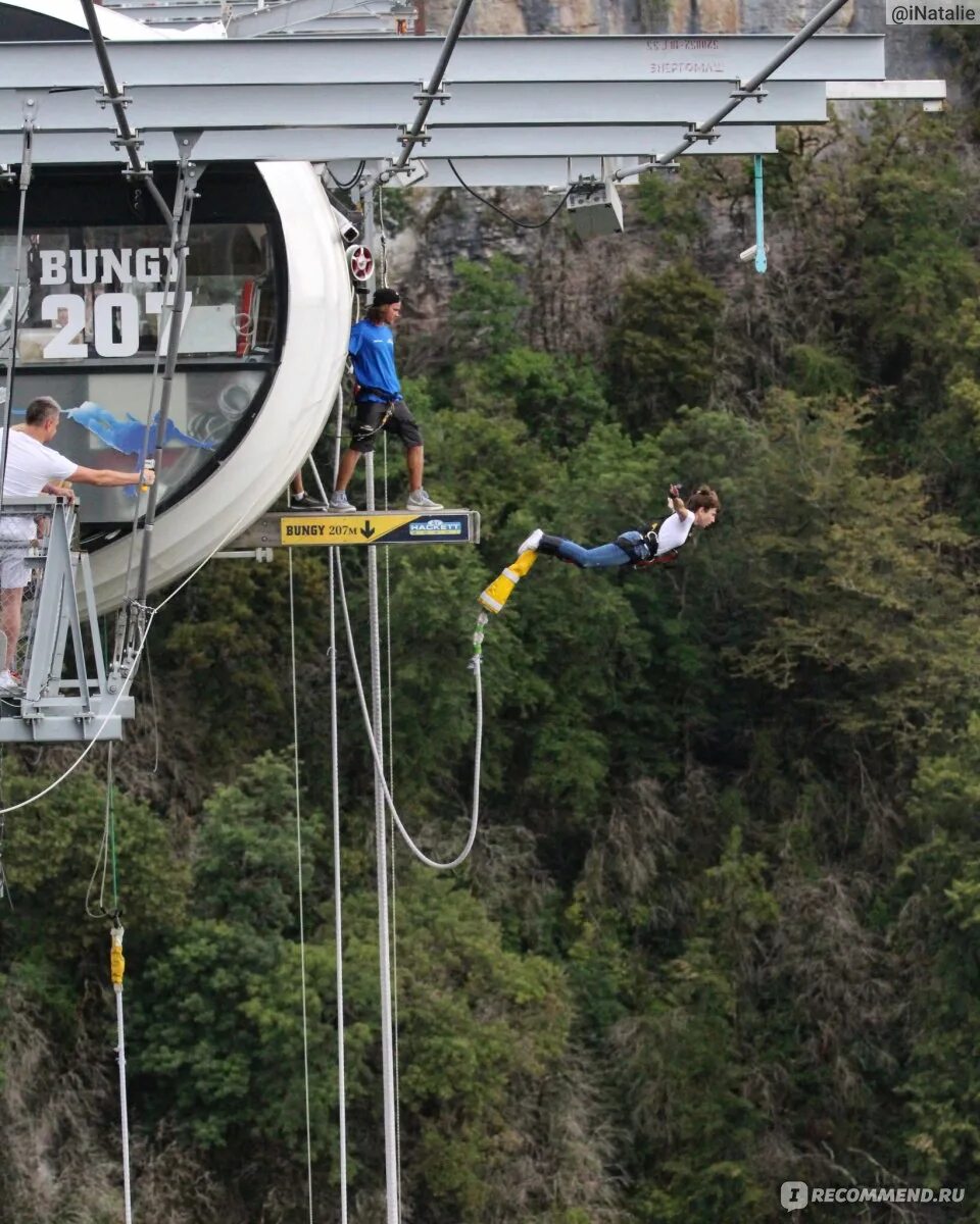 Прыжок в сочи 207 метров. Прыжок в сочи 207 метров. Прыжок в сочи 207 метров. Банджи 207 сочи. Скайпарк сочи прыжок.