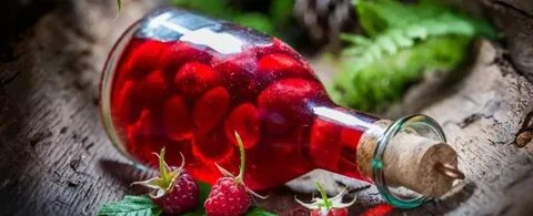 Настой малины на самогоне