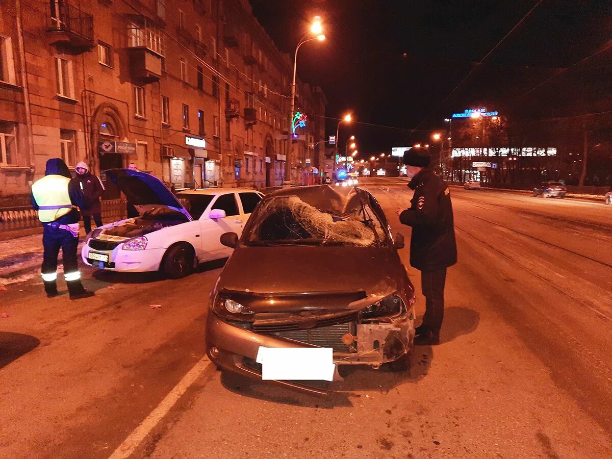 В Нижнем Тагиле сбили пешехода. Авария в Нижнем Тагиле вчера. В Нижнем Тагиле сбили парня. Екатеринбург трамвай ДТП.