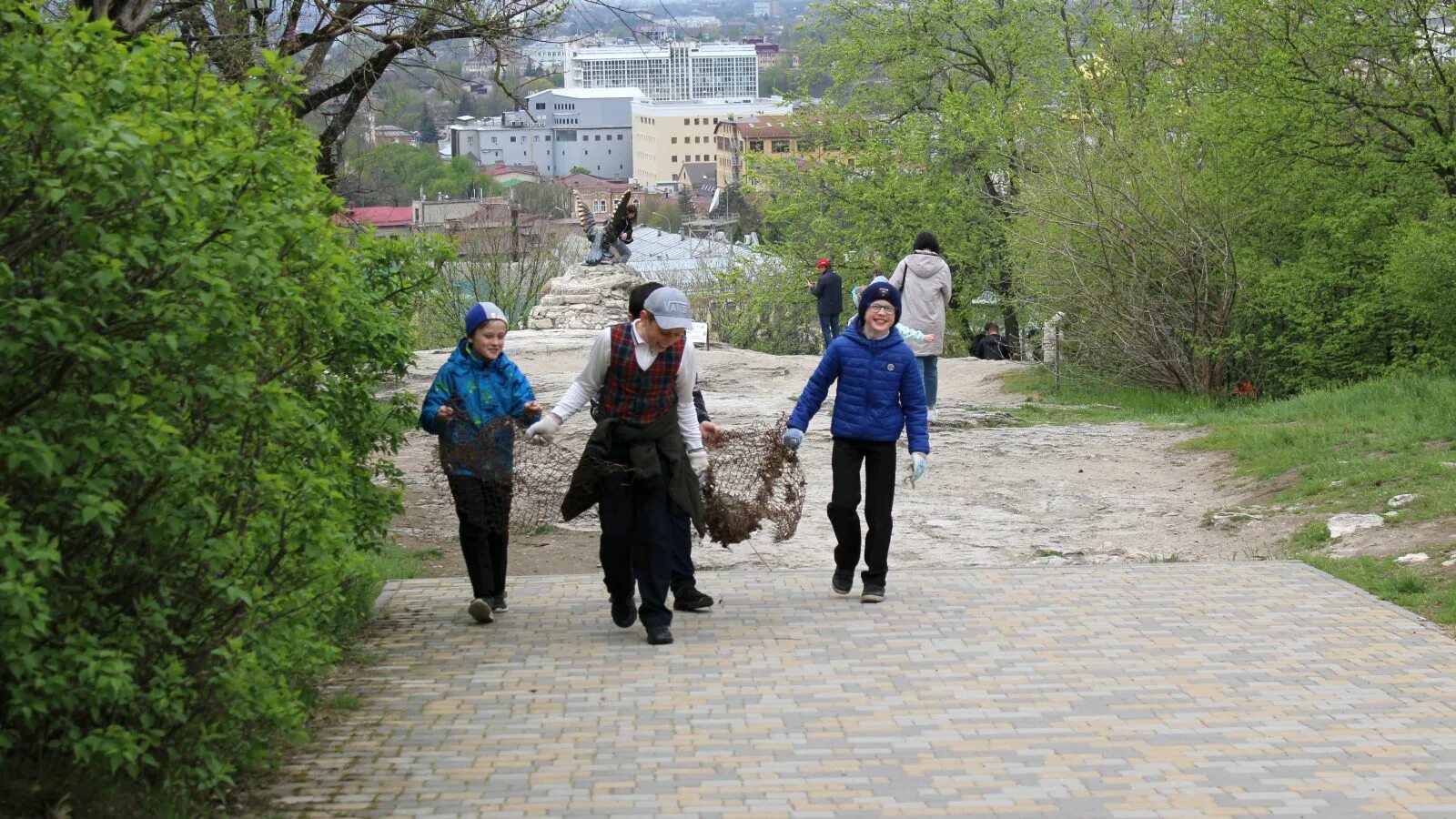 Пятигорск в апреле. Экология Пятигорска. Пятигорск в апреле фото. Экологическая ситуация в Пятигорске.