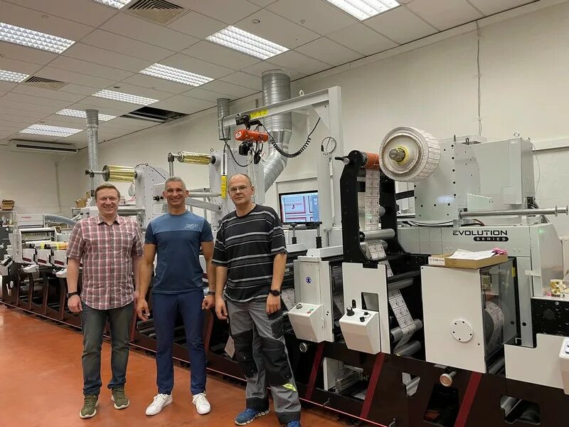 оператор полиграфического оборудования. вятка-флекс киров. Durst tau 330 rsc e. автоматизация типографии. типография флекса.