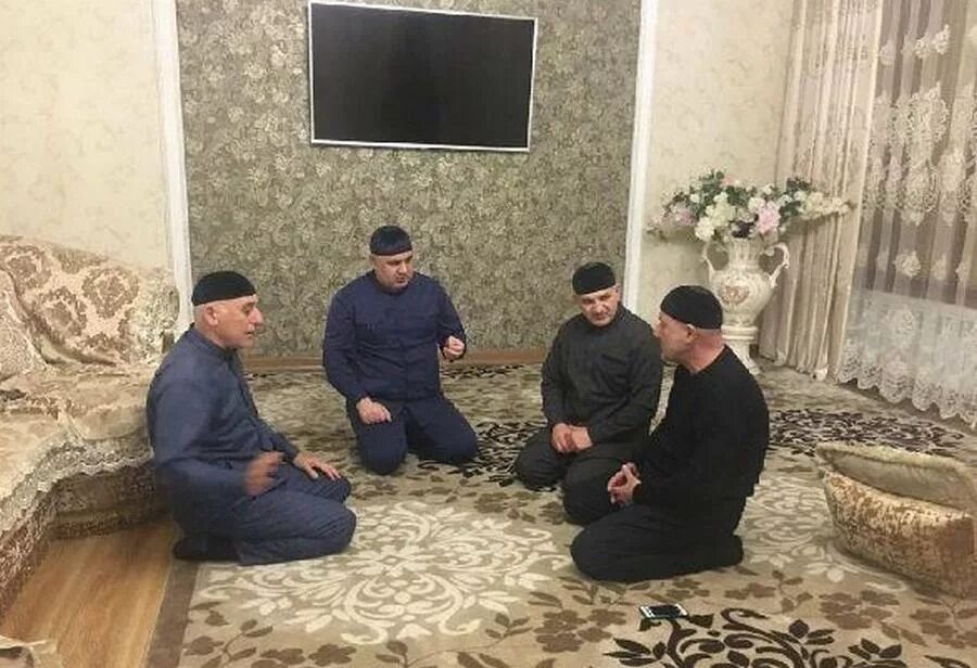 Дом ахмеда. Дом ахмеда домбаева в чечне. дом ахмеда шалинского в чечне. ахмед шалинский дом в чечне. агишты чеченская республика.