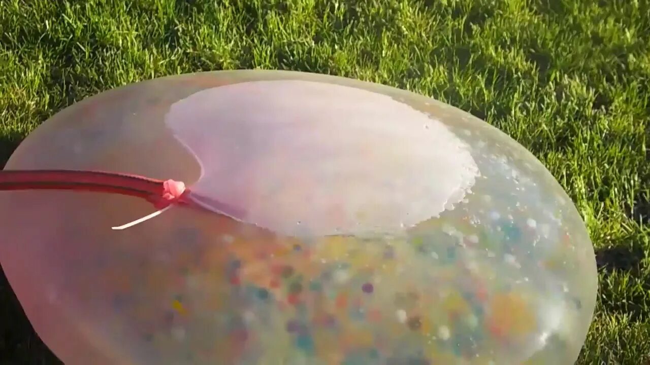 Включи новое видео bubble. Шар бабл с водой. Большой шарик который не лопается. Водный шарик антистресс. Самый большой шарик с водой в мире.