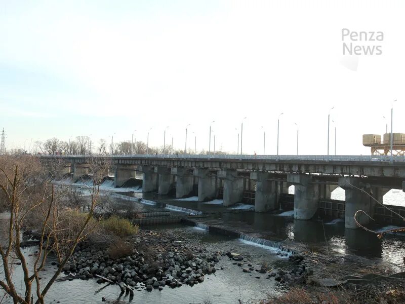 Сурское водохранилище в Пензе плотина. Дамба Сурского водохранилища Пенза. Плотина Пенза Шуист. Сурский гидроузел пенза