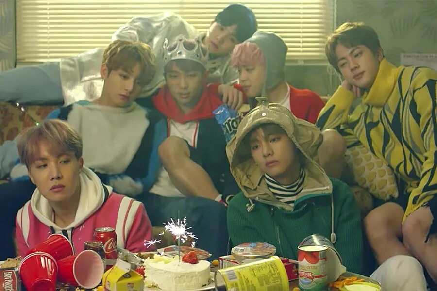 Bts spring. Бтс spring day. 봄날 bts. бтс на карусели. bts spring day jimin.
